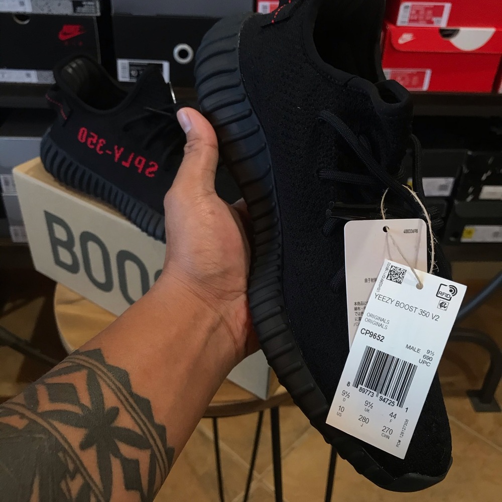 🚨 SOLD ‼️ Adidas Yeezy Boost 350 V2 BLACK RED(BRED) Men’s size 10 - Picture 2 of 8